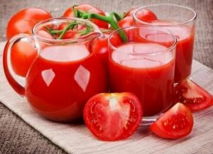 Почему полезно пить томатный сок?