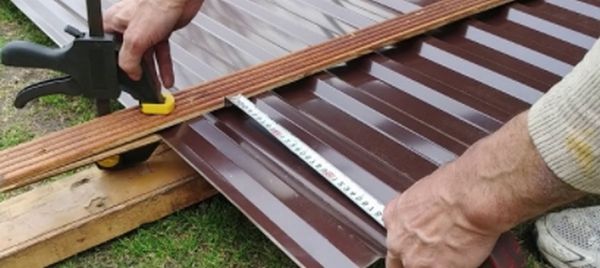 Правильная техника нарезки профнастила - важные рекомендации