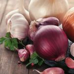 <span class="title">Лук и Чеснок — от чего лечат и сколько их можно съесть без вреда</span>