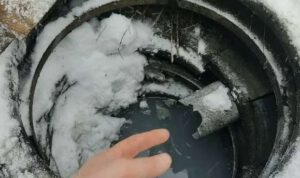 Как быстро разморозить сливную яму зимой Как быстро разморозить сливную яму зимой