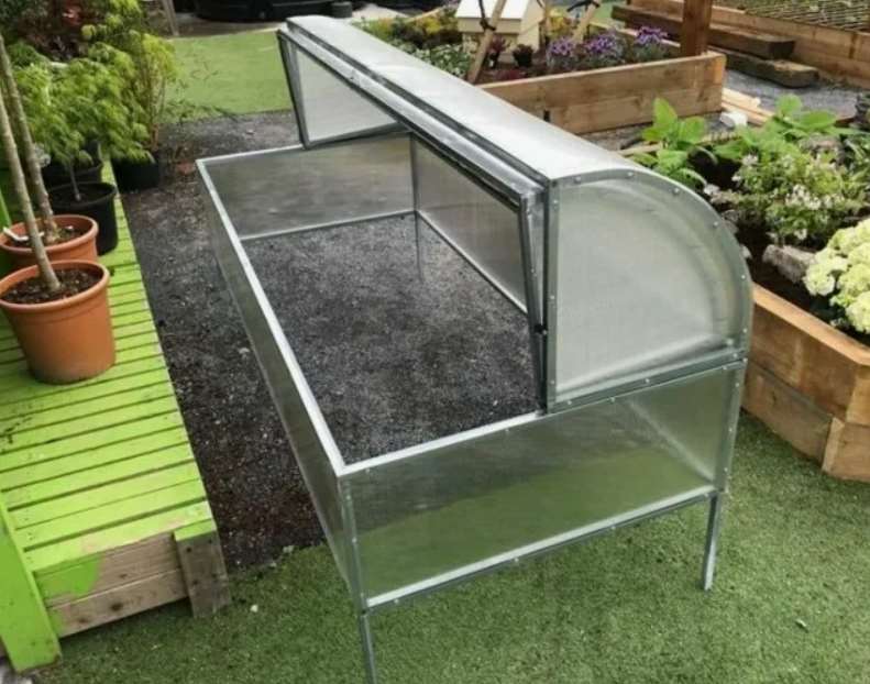 Мини-теплица для дачи: обзор компактных парников Мини-теплица для дачи: обзор компактных парников