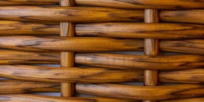 Искусственный ротанг в декоре: от изящных абажуров до стильных перегородок